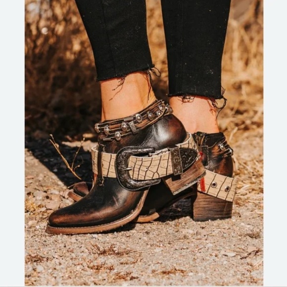 Freebird by Steven Saloon Black Leather Ankle Boots - Picture 4 of 4